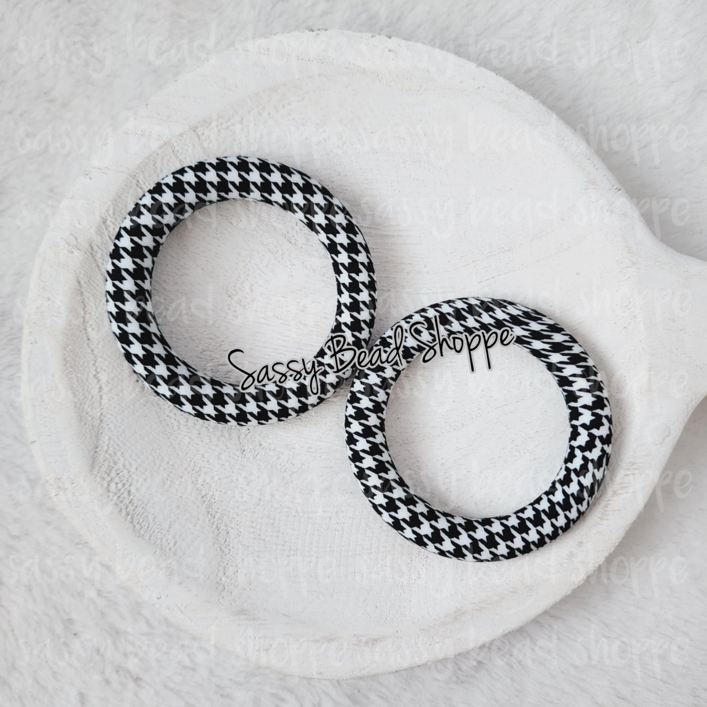 Sassy Bead Shoppe
Houndstooth Print Silicone Ring