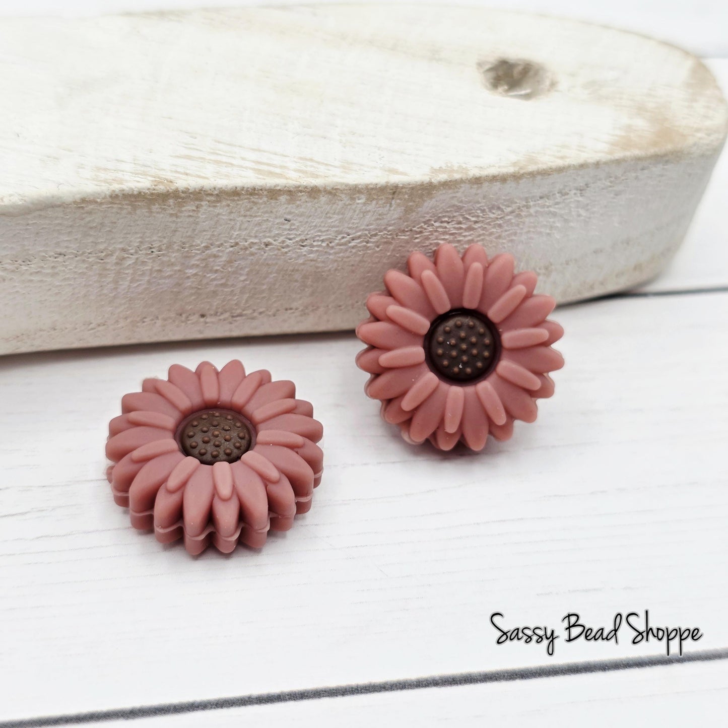 20mm White Daisy Bead