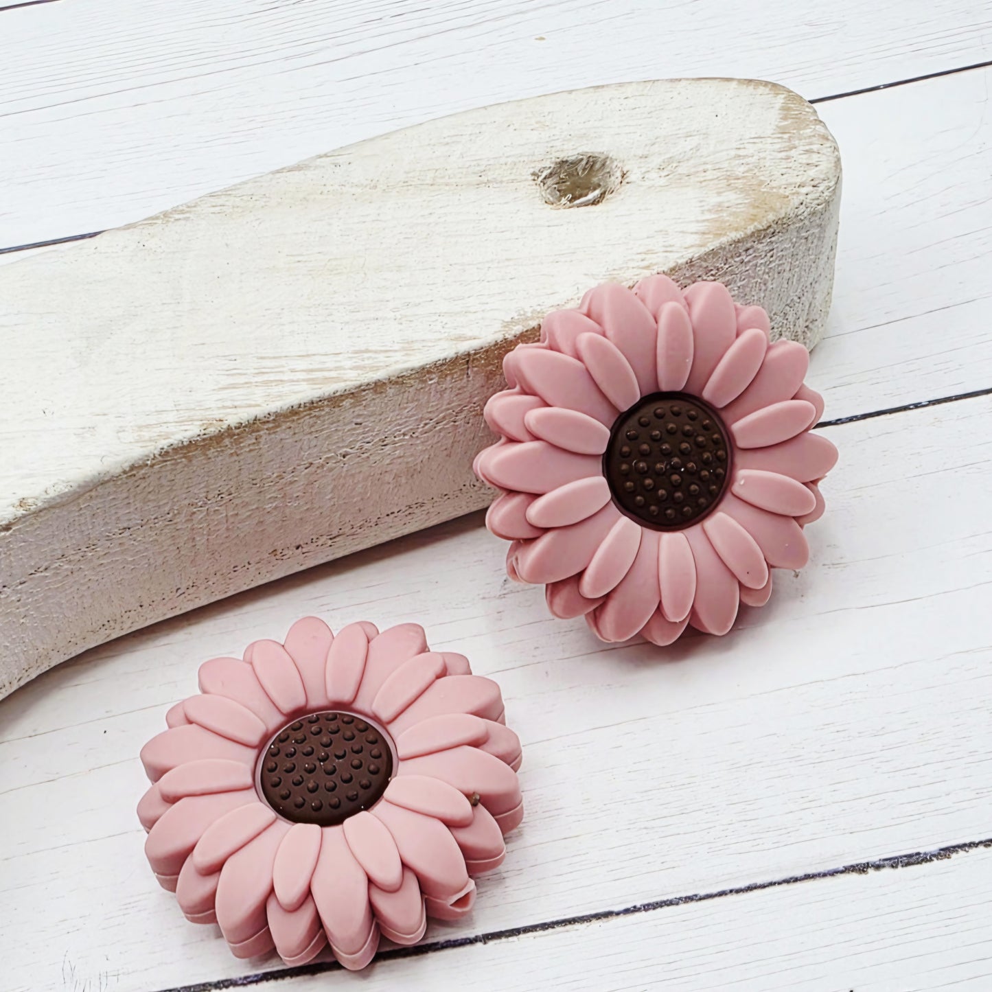 30mm Daisy Flower Beads