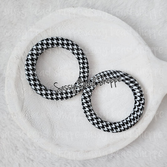 Sassy Bead Shoppe
Houndstooth Print Silicone Ring