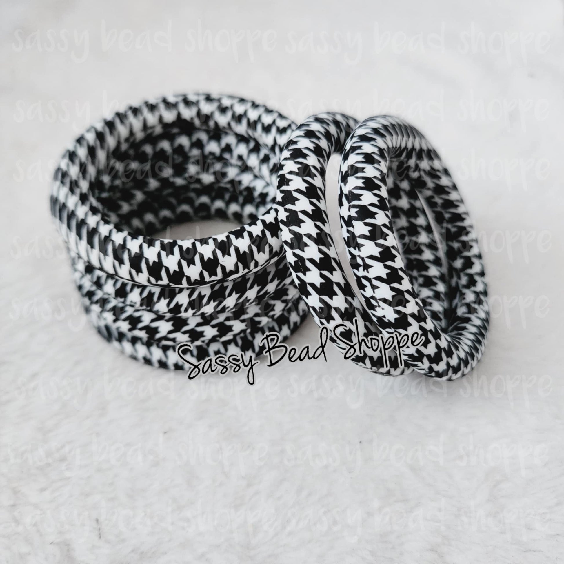 Sassy Bead Shoppe
Houndstooth Print Silicone Ring