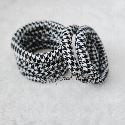 Sassy Bead Shoppe
Houndstooth Print Silicone Ring