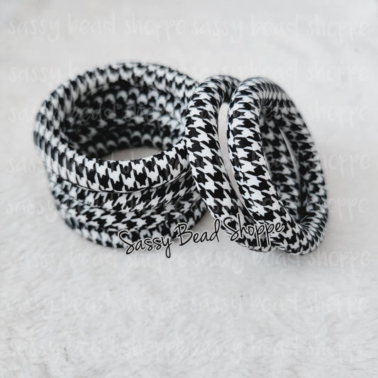 Sassy Bead Shoppe
Houndstooth Print Silicone Ring