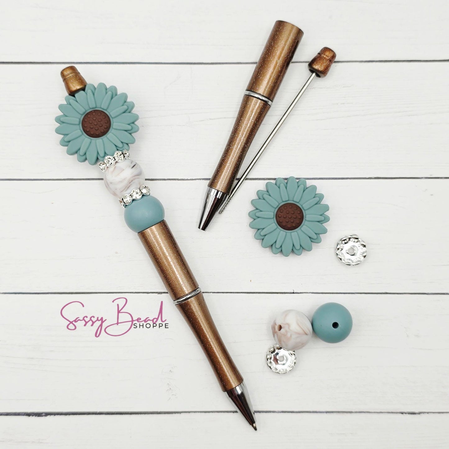 Daisy Dreams beadable pen kit with Daisy focal beads — plus accent beads