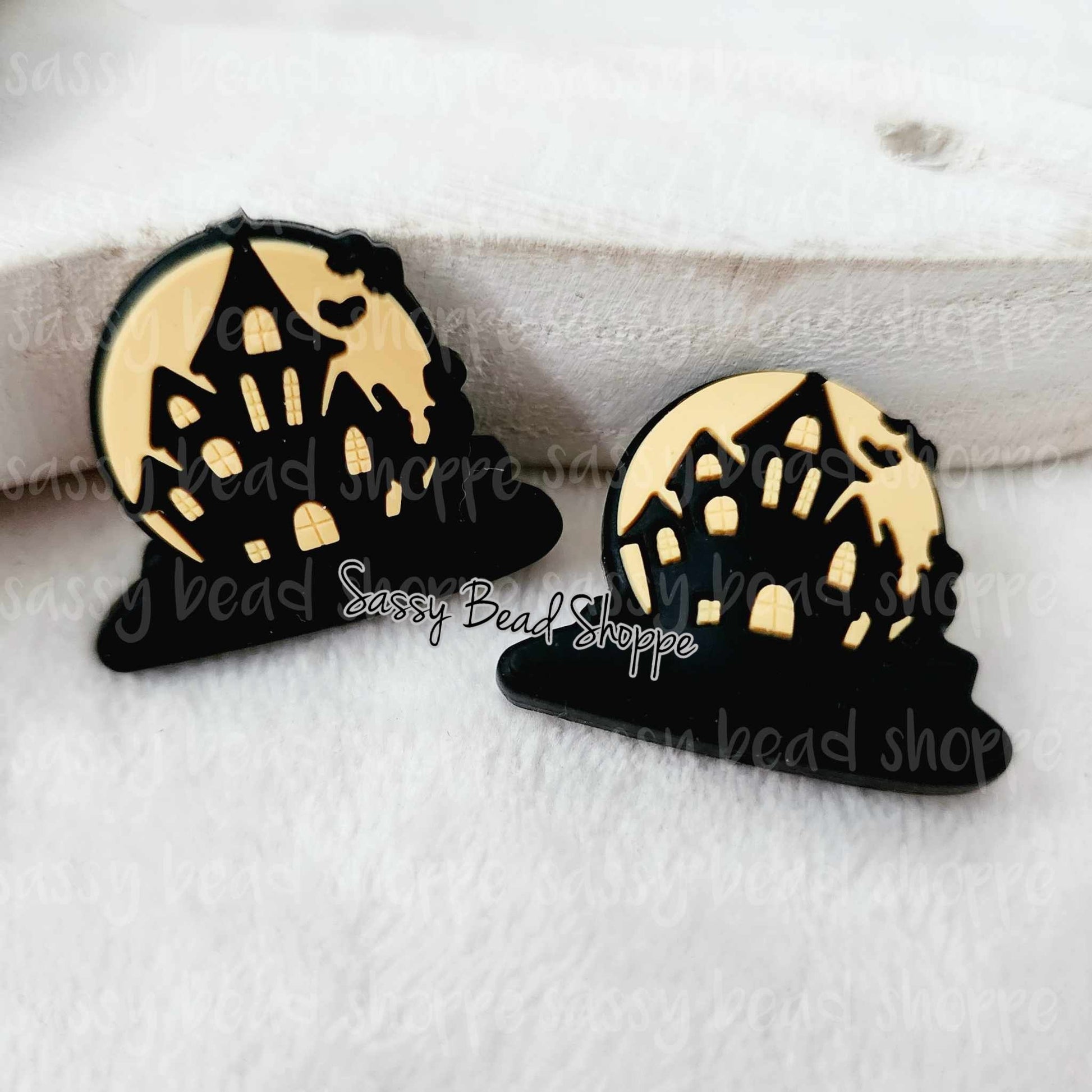 Sassy Bead Shoppe
Haunted House Focal Bead Close Up