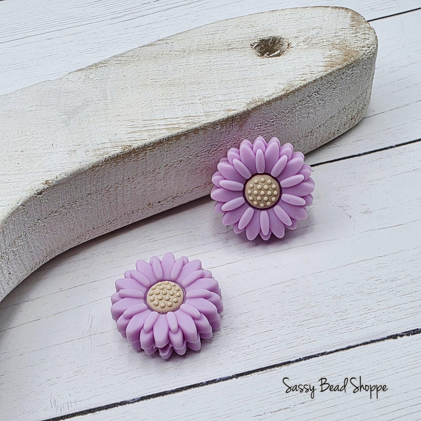 20mm White Daisy Bead