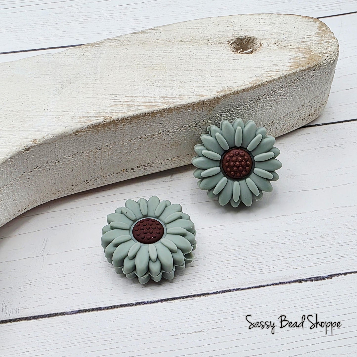 20mm White Daisy Bead