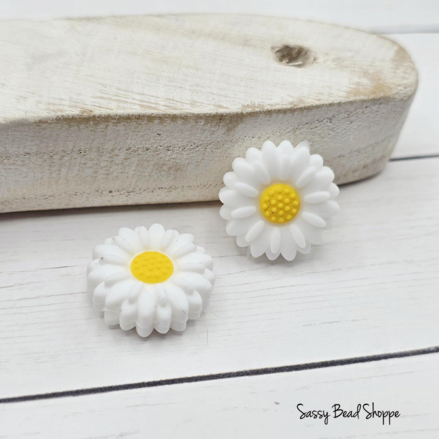 20mm White Daisy Bead
