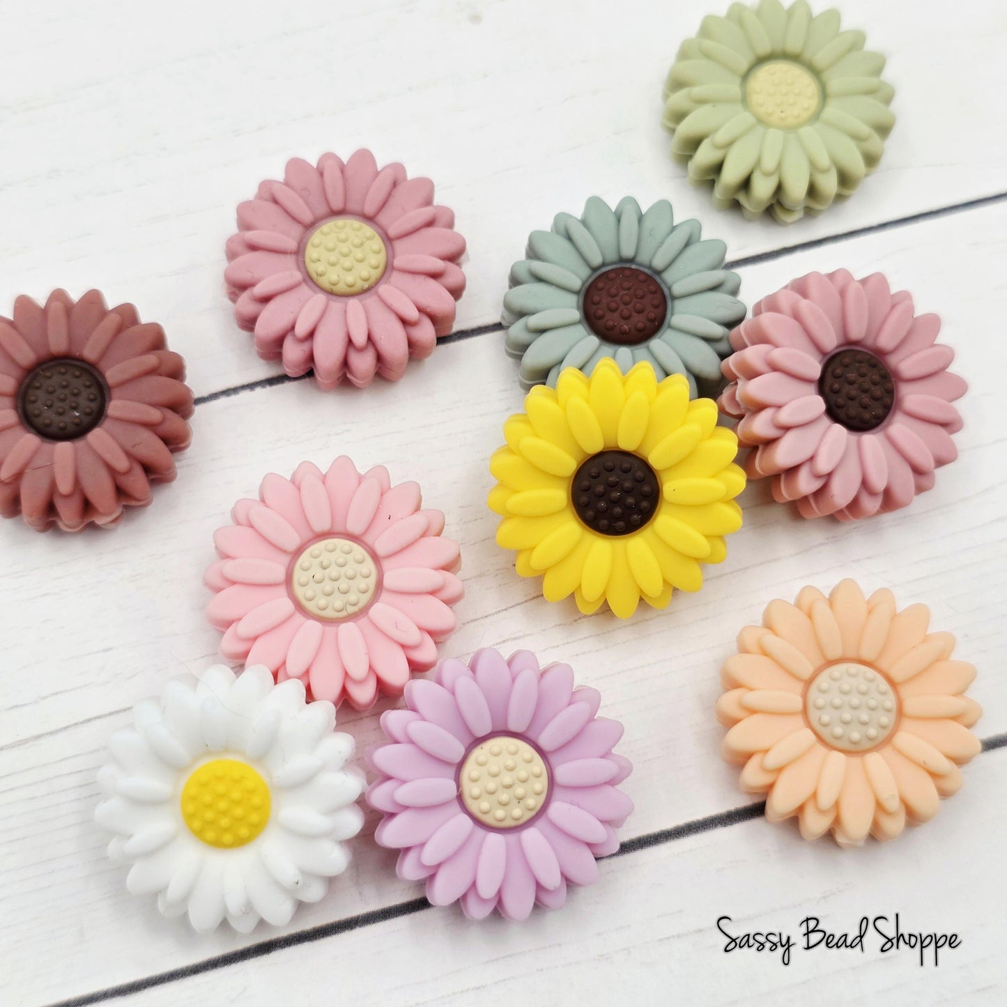 20mm White Daisy Bead