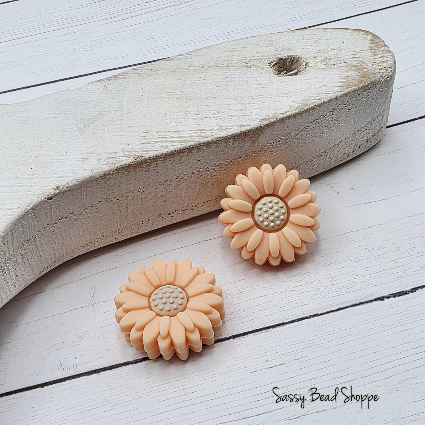 20mm White Daisy Bead