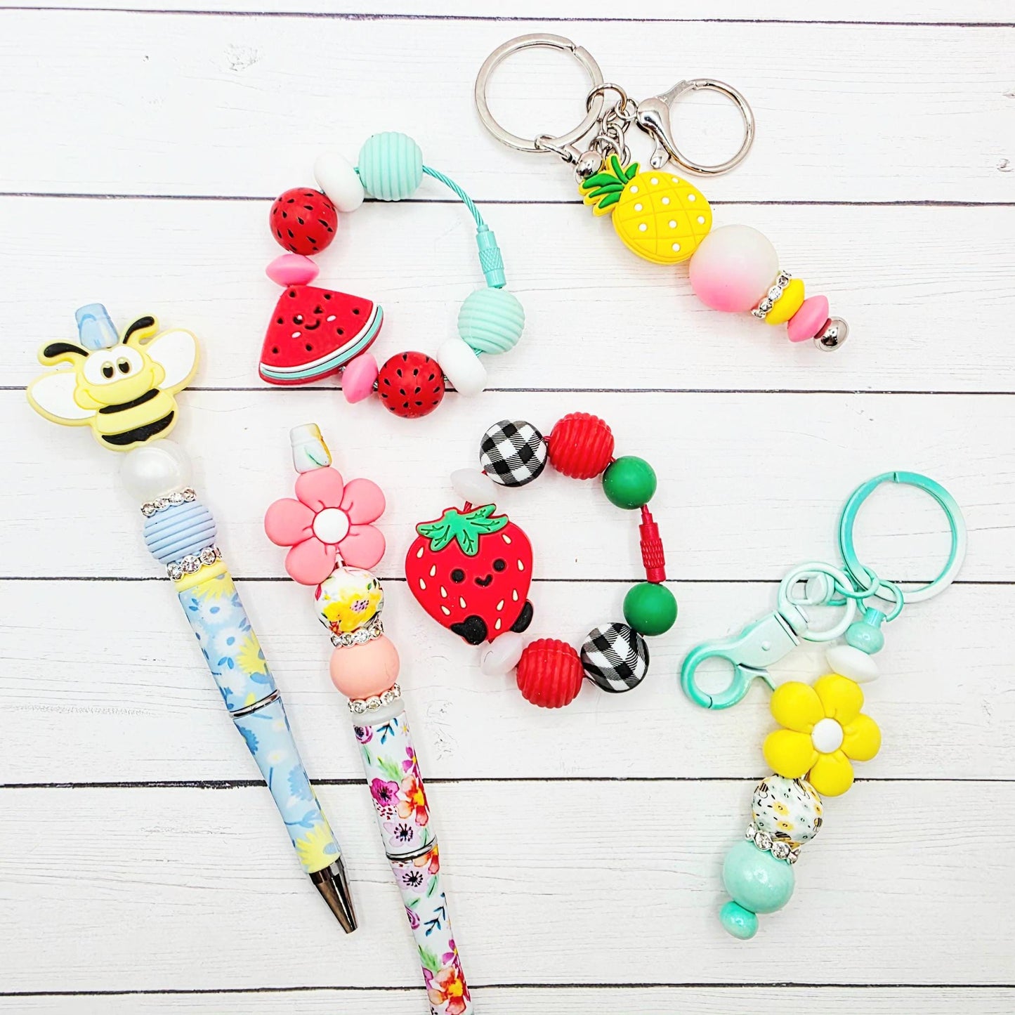 Summer Squeeze Bead Craft Kit, Beadable Keychains, Beaded Pens, DIY Craft, Focal Beads