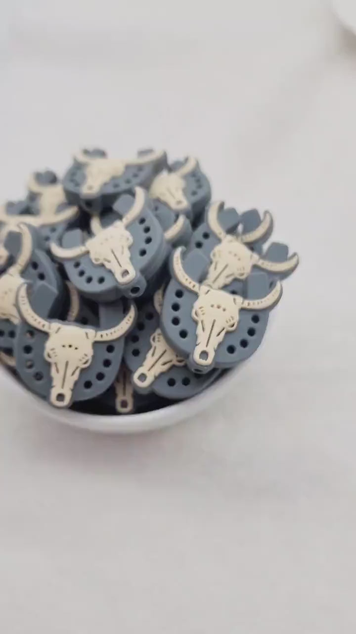 Steer Skull with Horseshoe Focal Bead