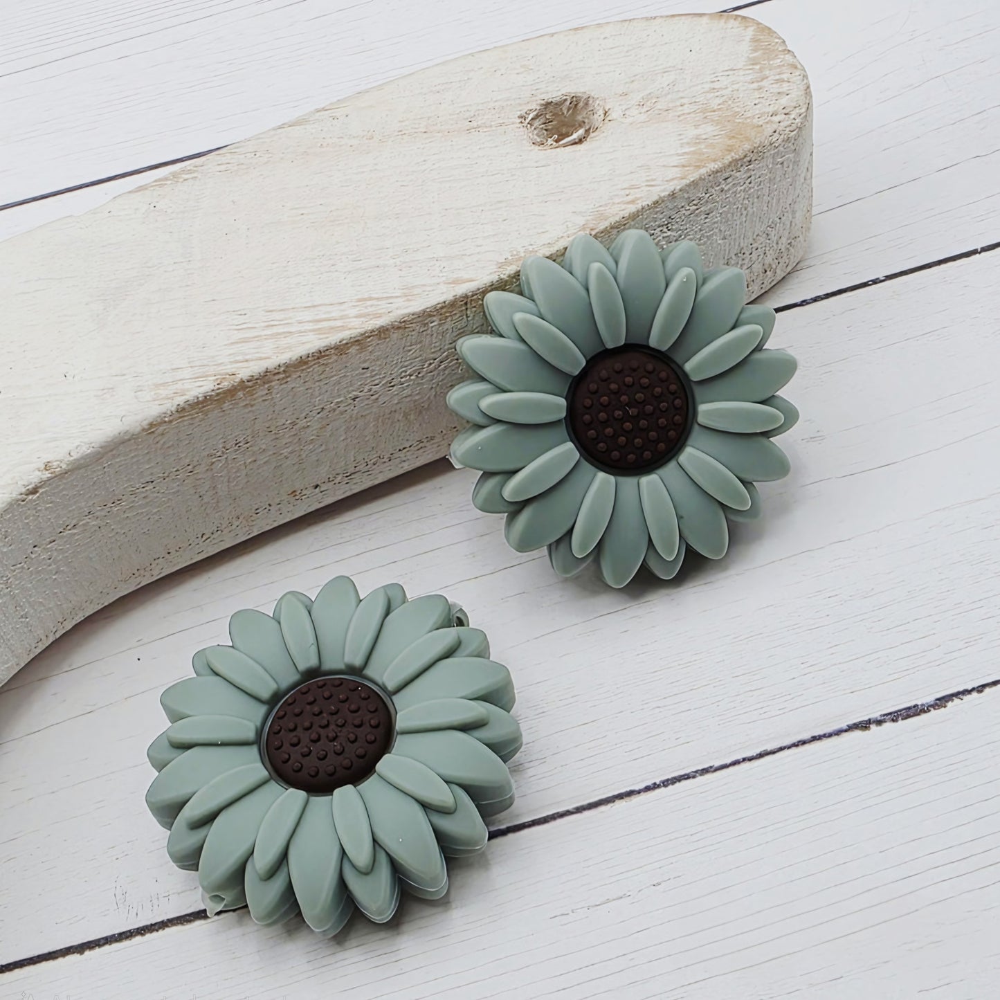 30mm Daisy Flower Beads