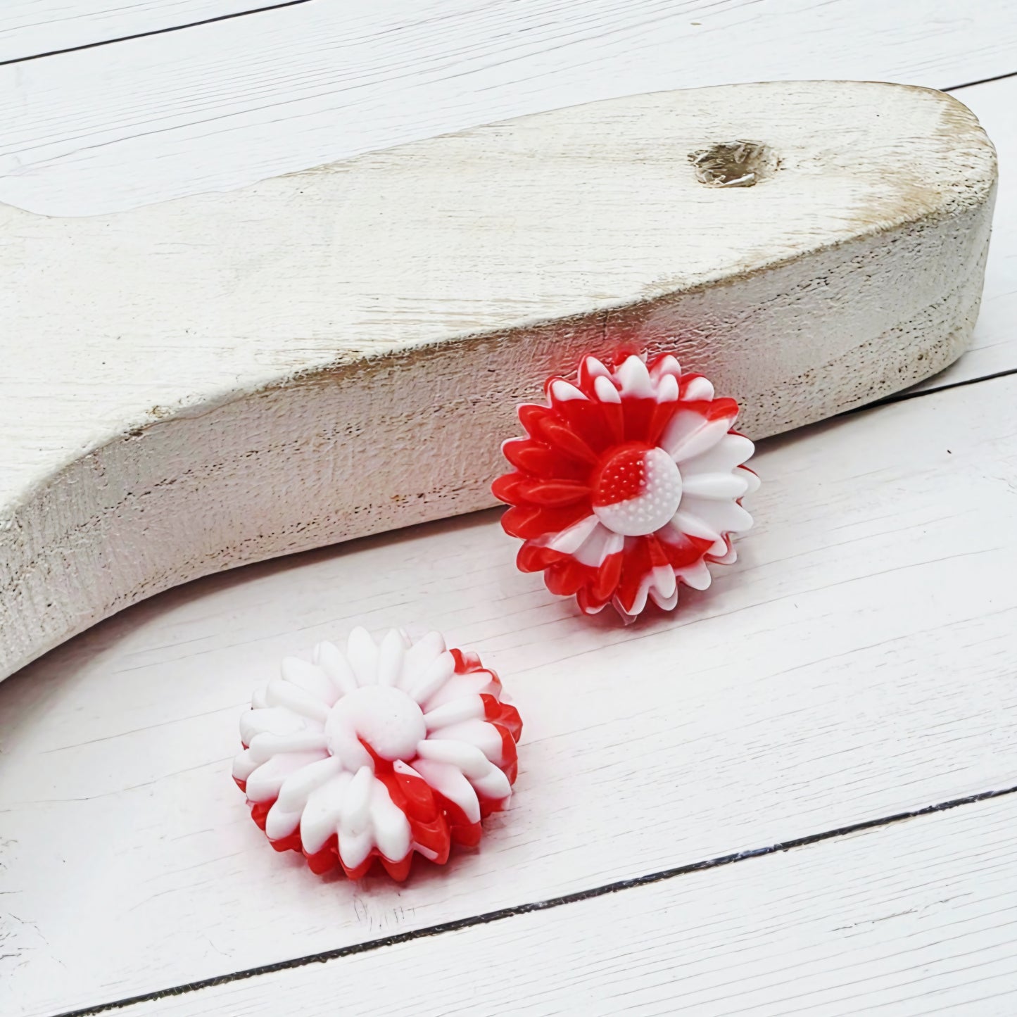 22mm Daisy Flower Beads