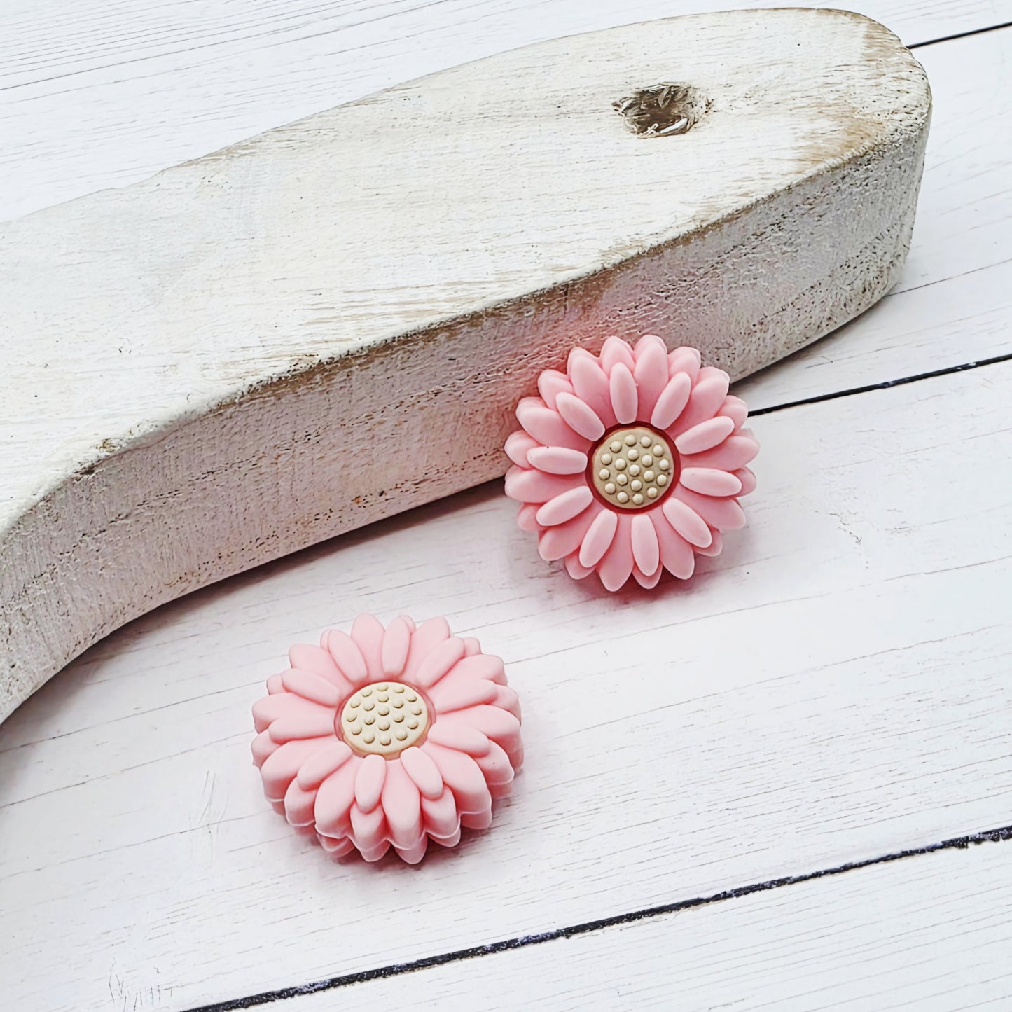 20mm Daisy Flower Bead
