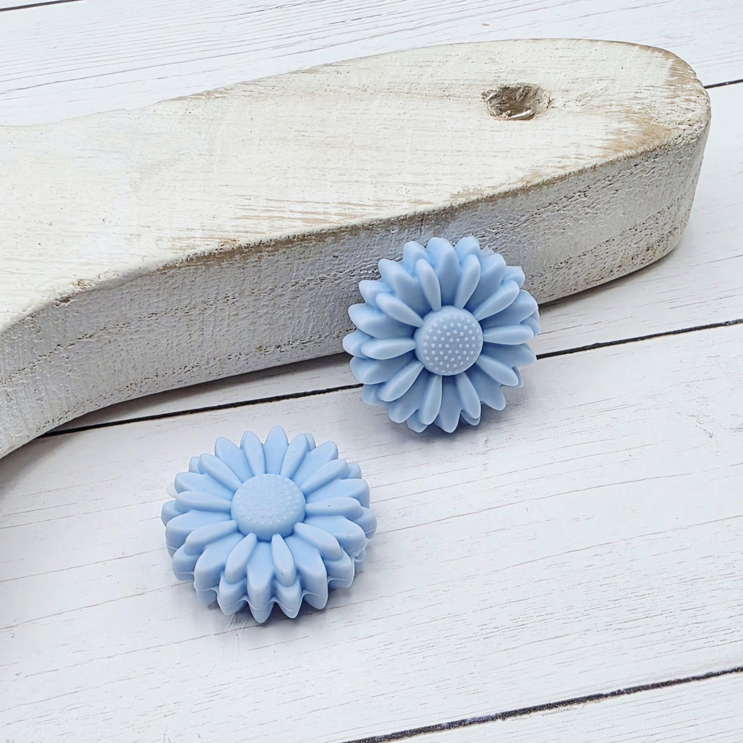 22mm Daisy Flower Beads