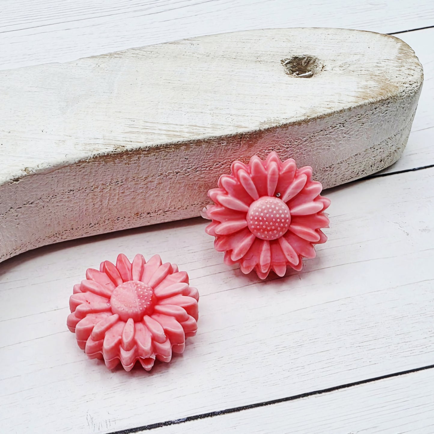 22mm Daisy Flower Beads
