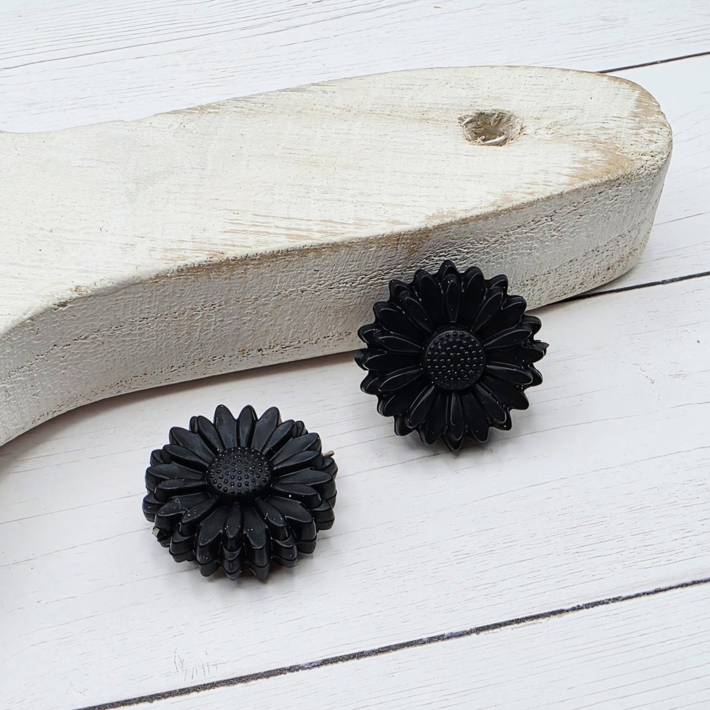 22mm Daisy Flower Beads