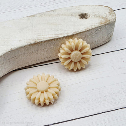 22mm Daisy Flower Beads