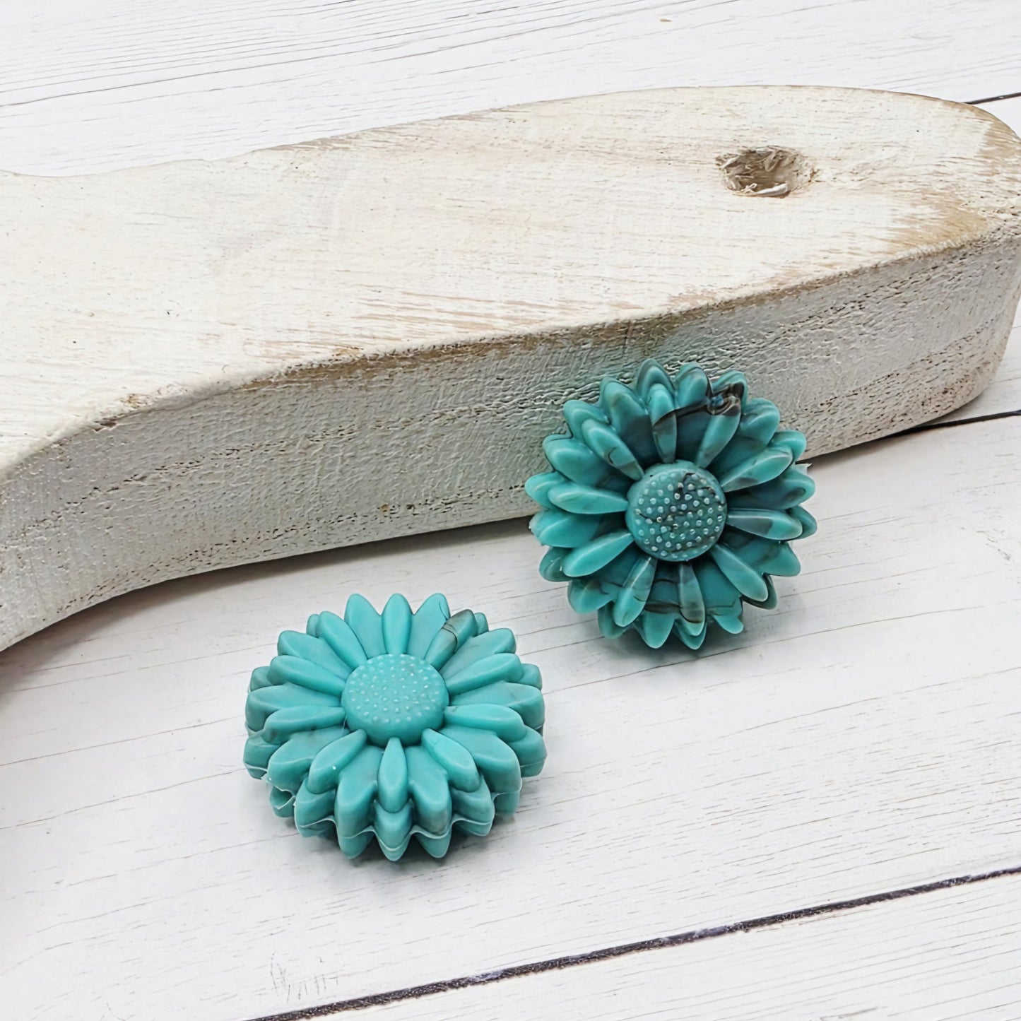 22mm Daisy Flower Beads