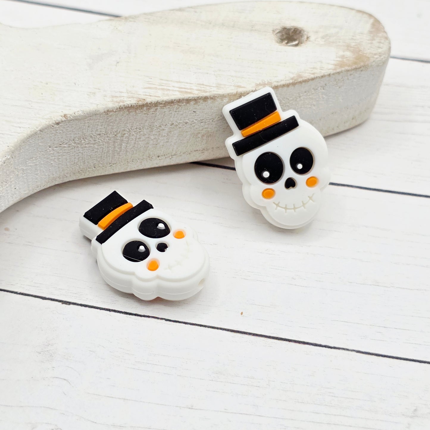 White Skeleton Head Focal Bead