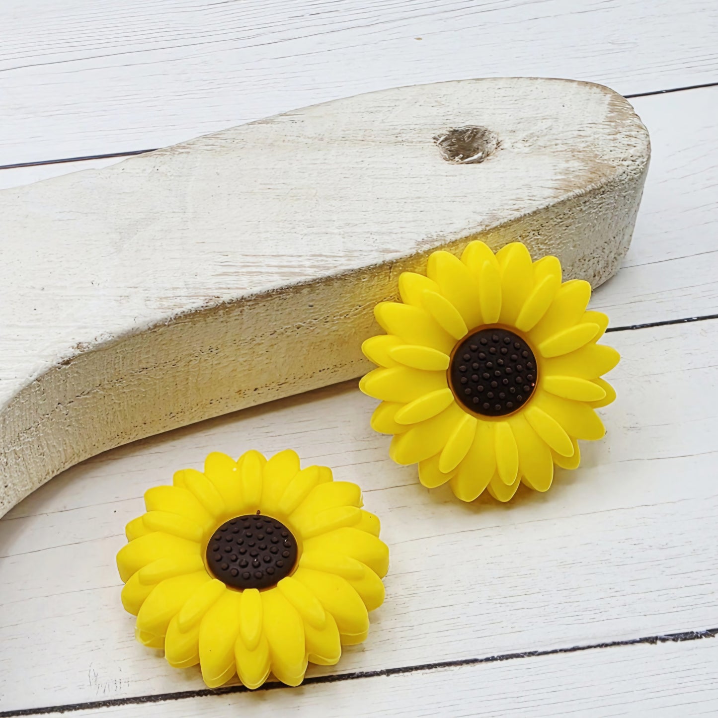 30mm Daisy Flower Beads