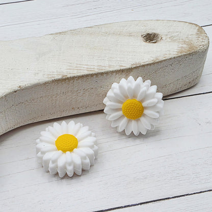 22mm Daisy Flower Beads