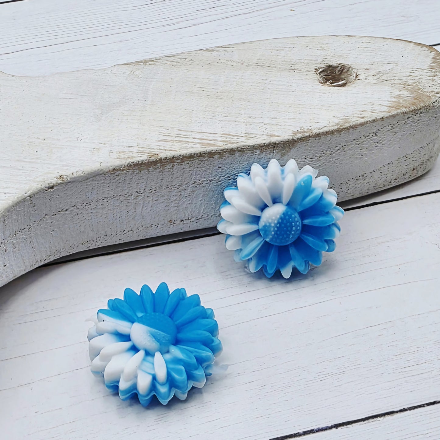 22mm Daisy Flower Beads