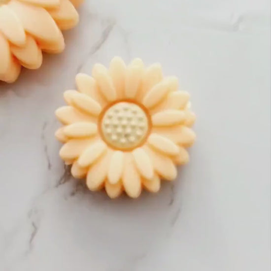 30mm Big Peach Daisy Beads